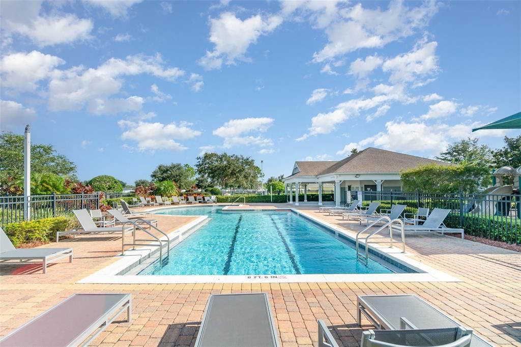 Activo con contrato: $329,950 (4 camas, 2 baños, 1725 Pies cuadrados)