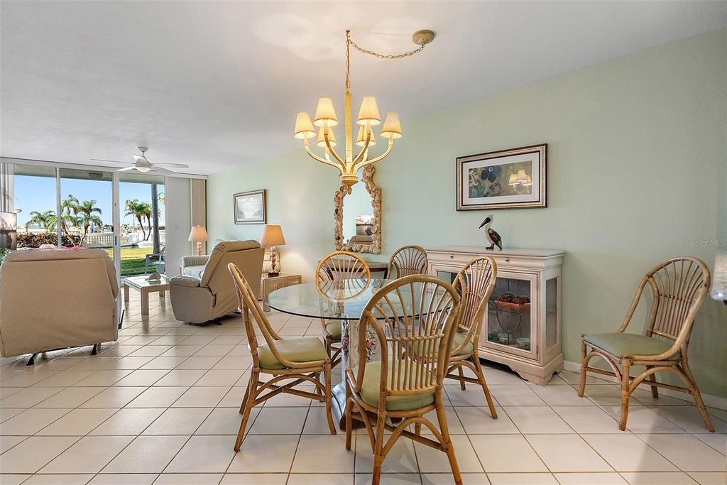 For Sale: $525,000 (2 beds, 2 baths, 1160 Square Feet)