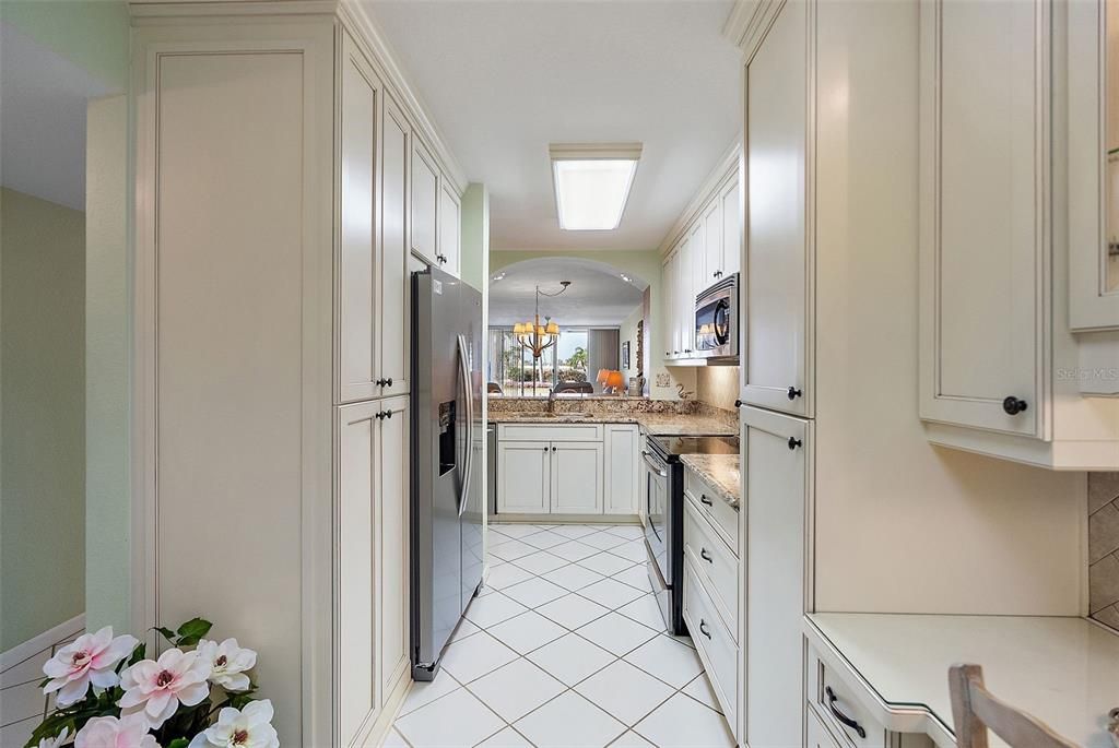 For Sale: $525,000 (2 beds, 2 baths, 1160 Square Feet)