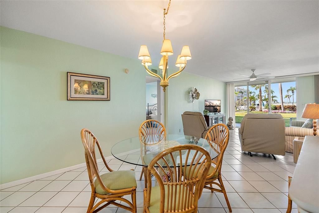 For Sale: $525,000 (2 beds, 2 baths, 1160 Square Feet)