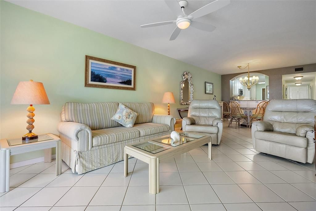 For Sale: $525,000 (2 beds, 2 baths, 1160 Square Feet)