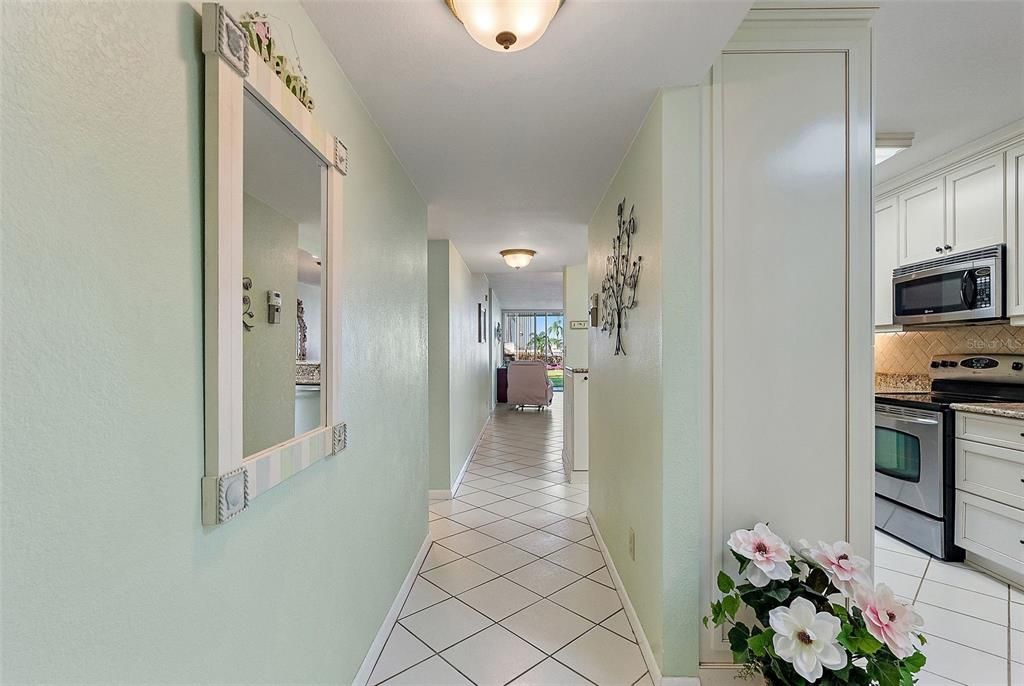 For Sale: $525,000 (2 beds, 2 baths, 1160 Square Feet)