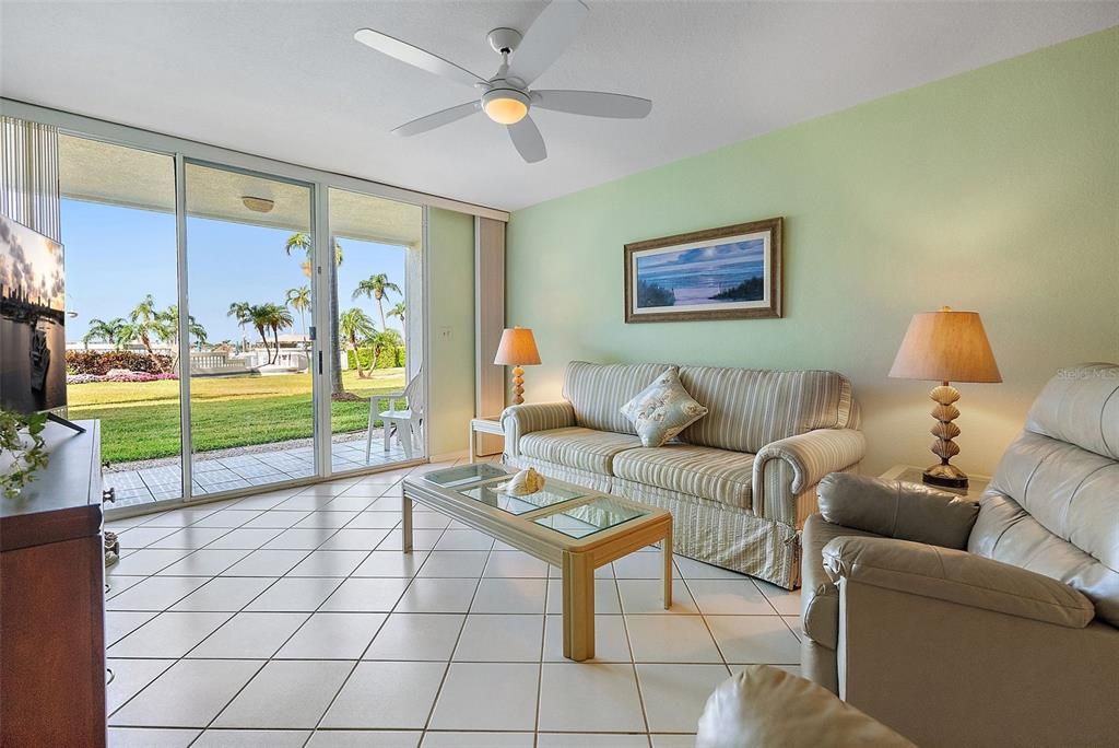 For Sale: $525,000 (2 beds, 2 baths, 1160 Square Feet)