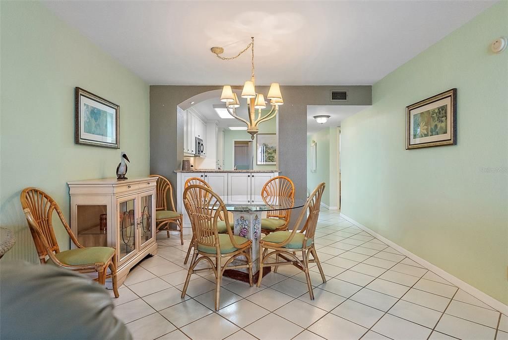 For Sale: $525,000 (2 beds, 2 baths, 1160 Square Feet)