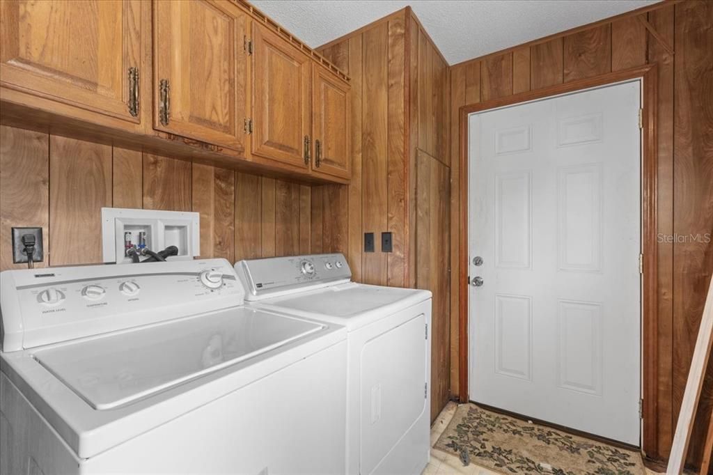 En Venta: $254,000 (4 camas, 2 baños, 1998 Pies cuadrados)