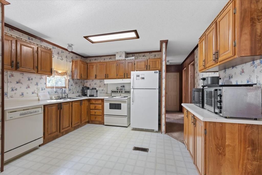 En Venta: $254,000 (4 camas, 2 baños, 1998 Pies cuadrados)