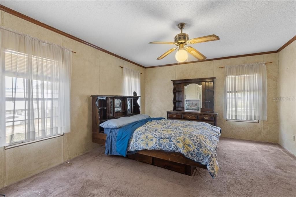 En Venta: $254,000 (4 camas, 2 baños, 1998 Pies cuadrados)