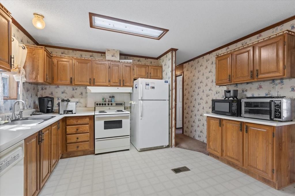 En Venta: $254,000 (4 camas, 2 baños, 1998 Pies cuadrados)