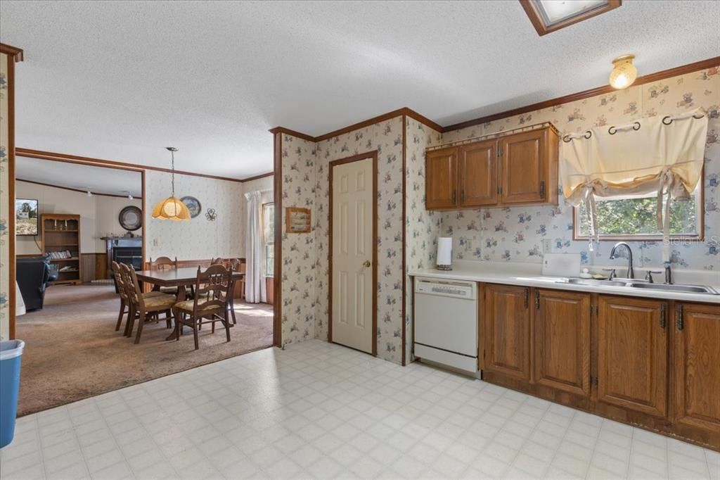 En Venta: $254,000 (4 camas, 2 baños, 1998 Pies cuadrados)