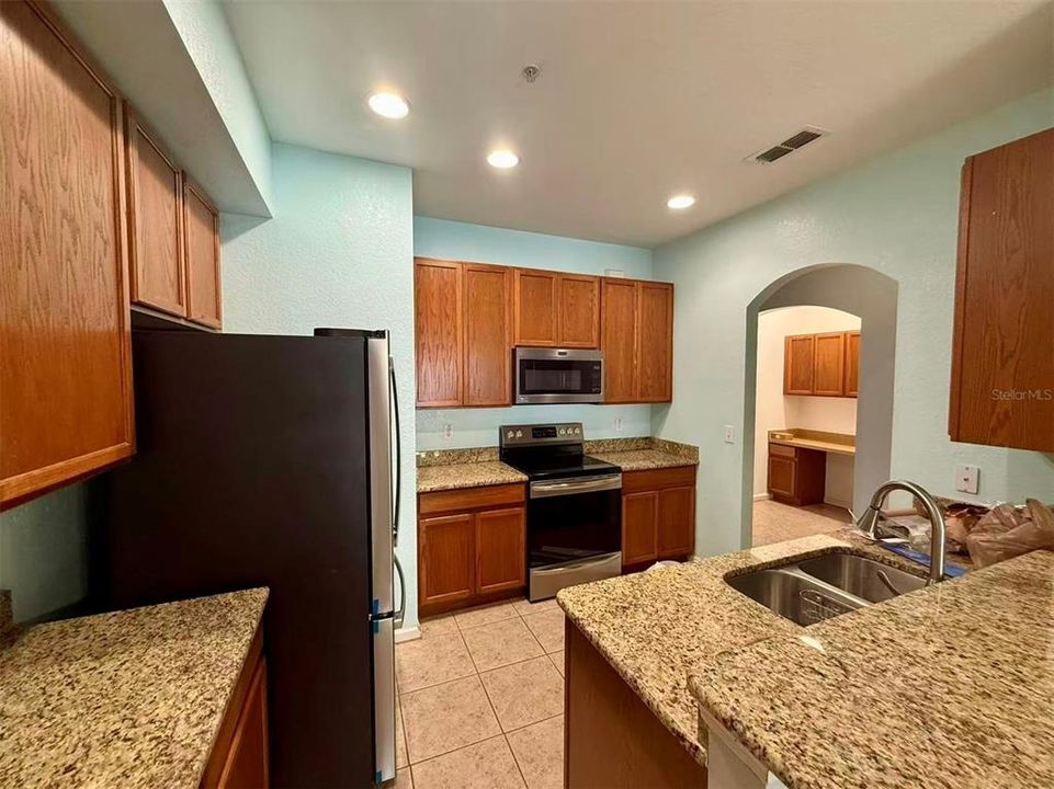 En Renta: $2,400 (3 camas, 2 baños, 2016 Pies cuadrados)