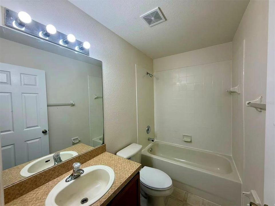 En Renta: $2,400 (3 camas, 2 baños, 2016 Pies cuadrados)