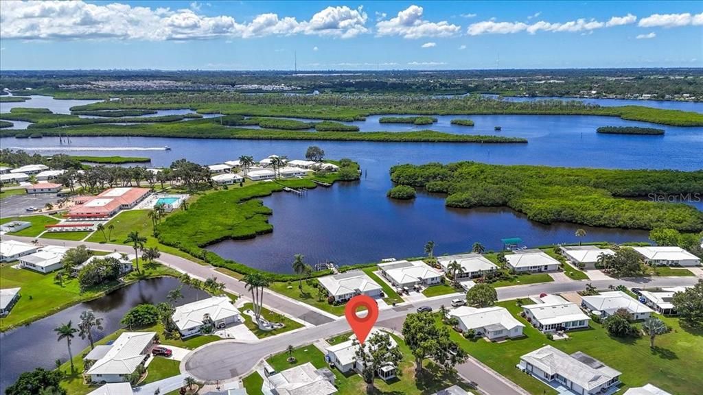 Active With Contract: $279,000 (2 beds, 2 baths, 1370 Square Feet)