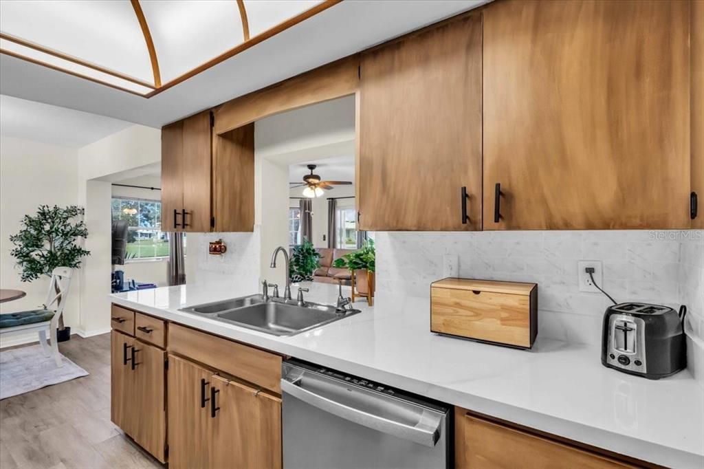 Active With Contract: $279,000 (2 beds, 2 baths, 1370 Square Feet)