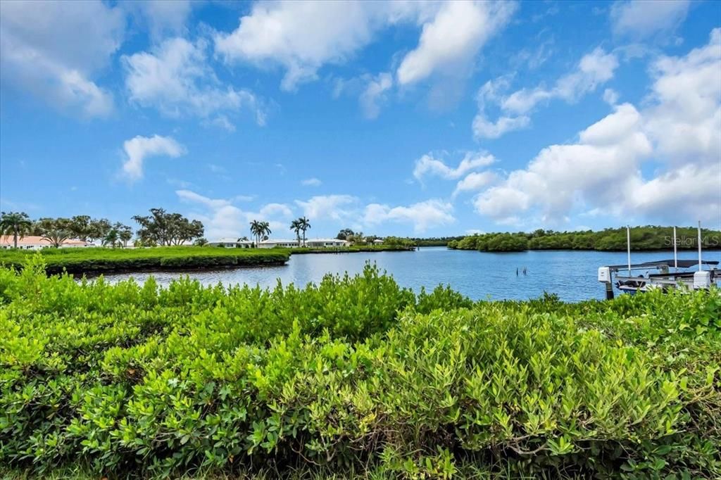 Active With Contract: $279,000 (2 beds, 2 baths, 1370 Square Feet)