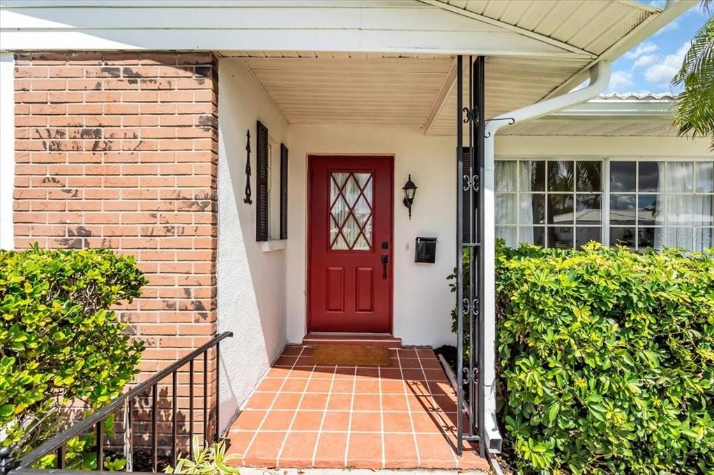 Active With Contract: $279,000 (2 beds, 2 baths, 1370 Square Feet)