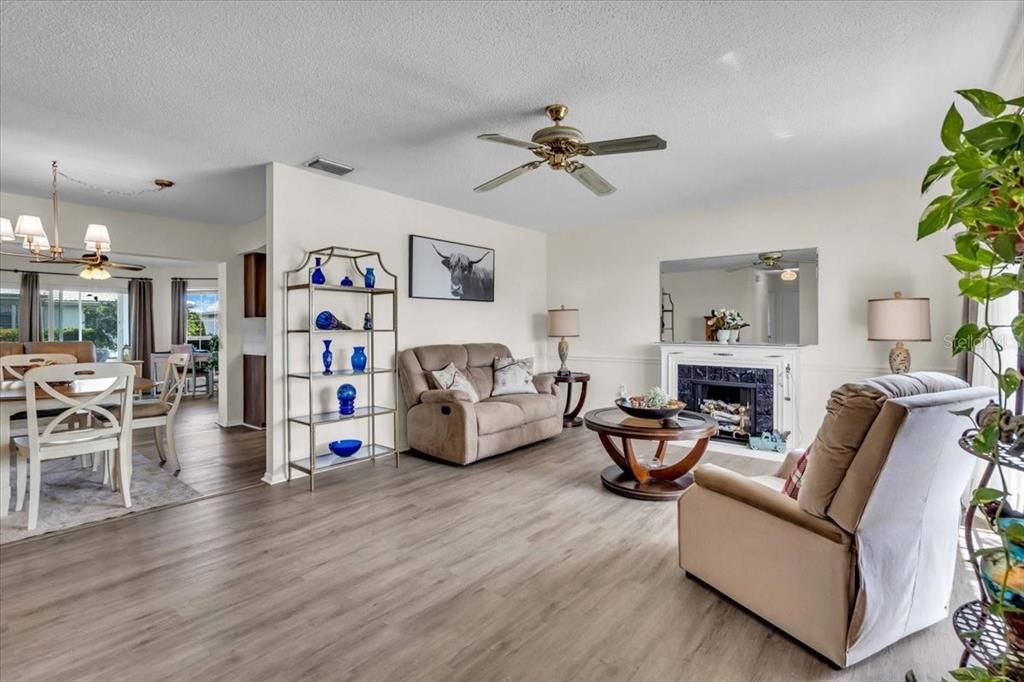 Active With Contract: $279,000 (2 beds, 2 baths, 1370 Square Feet)