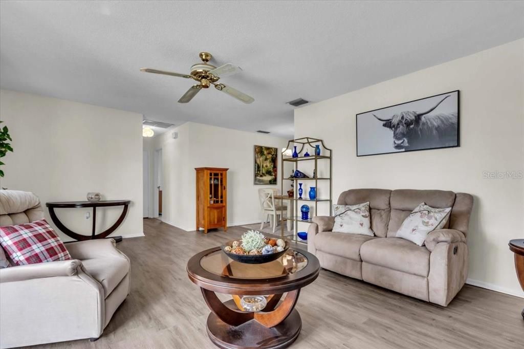 Active With Contract: $279,000 (2 beds, 2 baths, 1370 Square Feet)