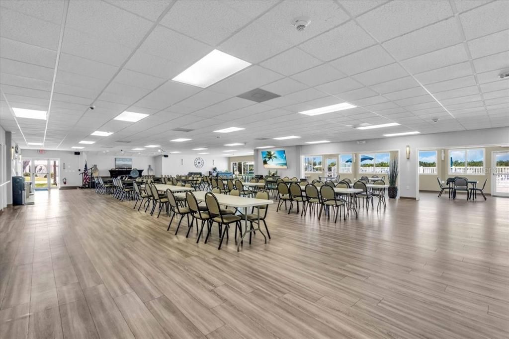 Active With Contract: $279,000 (2 beds, 2 baths, 1370 Square Feet)