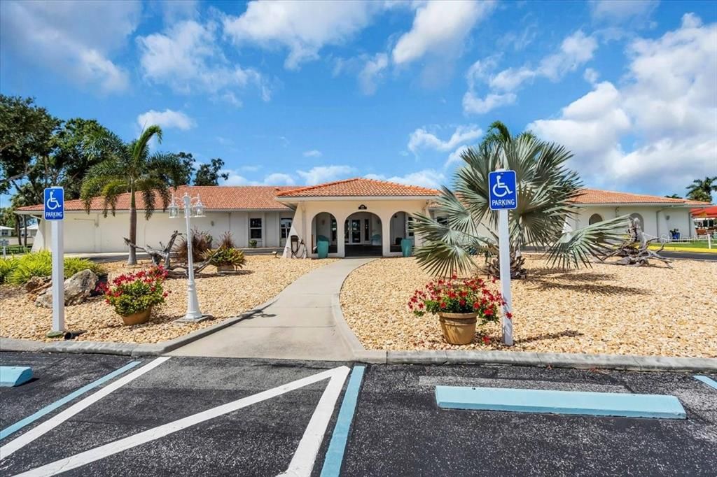 Active With Contract: $279,000 (2 beds, 2 baths, 1370 Square Feet)