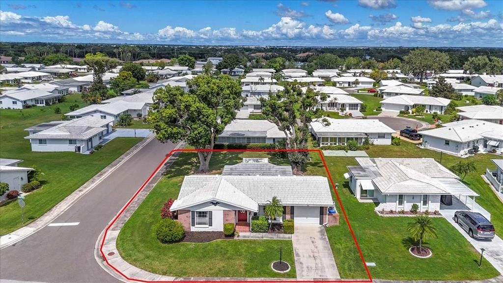 Active With Contract: $279,000 (2 beds, 2 baths, 1370 Square Feet)