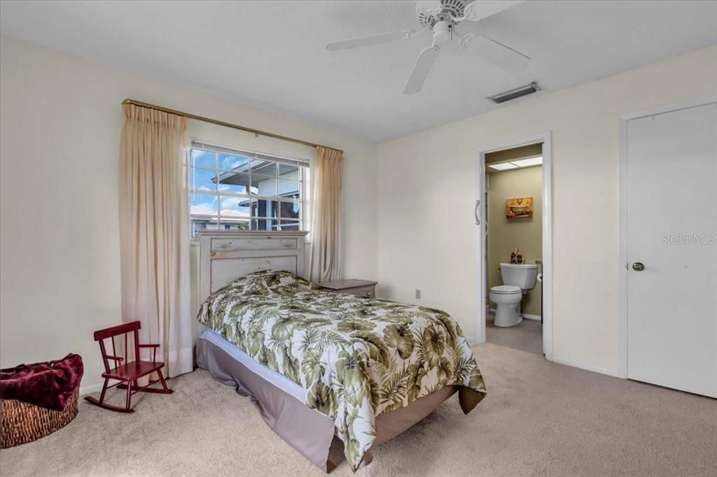 Active With Contract: $279,000 (2 beds, 2 baths, 1370 Square Feet)