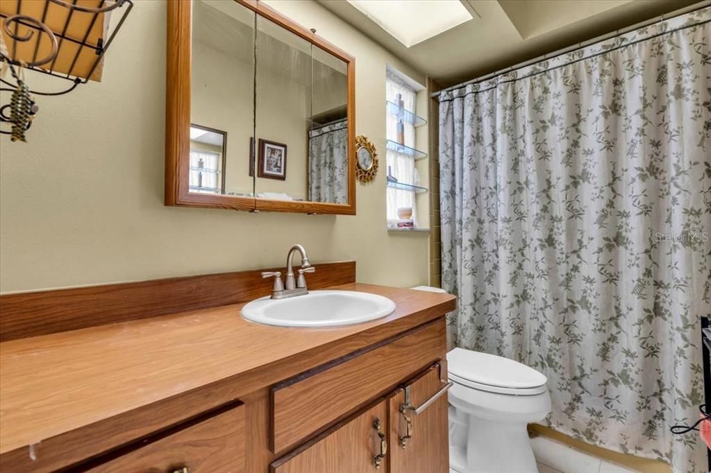 Active With Contract: $279,000 (2 beds, 2 baths, 1370 Square Feet)