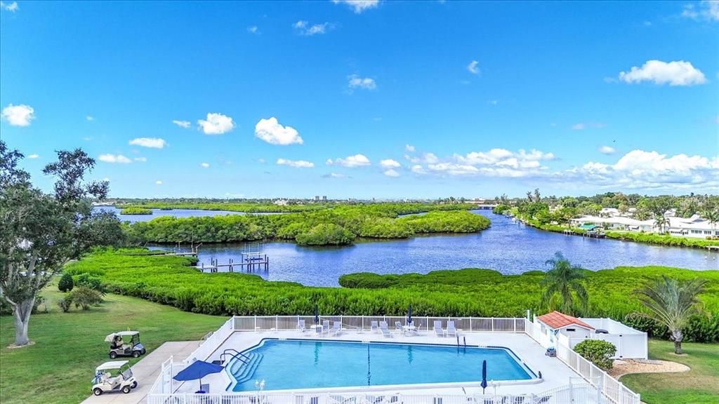 Active With Contract: $279,000 (2 beds, 2 baths, 1370 Square Feet)