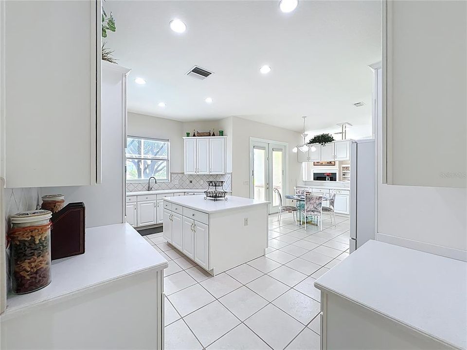 For Rent: $9,000 (5 beds, 5 baths, 4444 Square Feet)