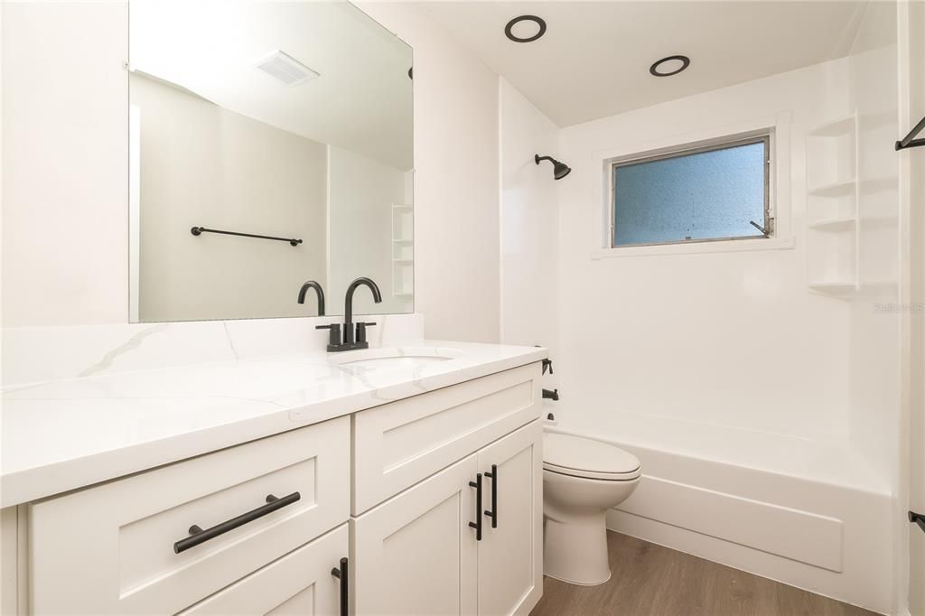 Activo con contrato: $199,900 (2 camas, 1 baños, 988 Pies cuadrados)