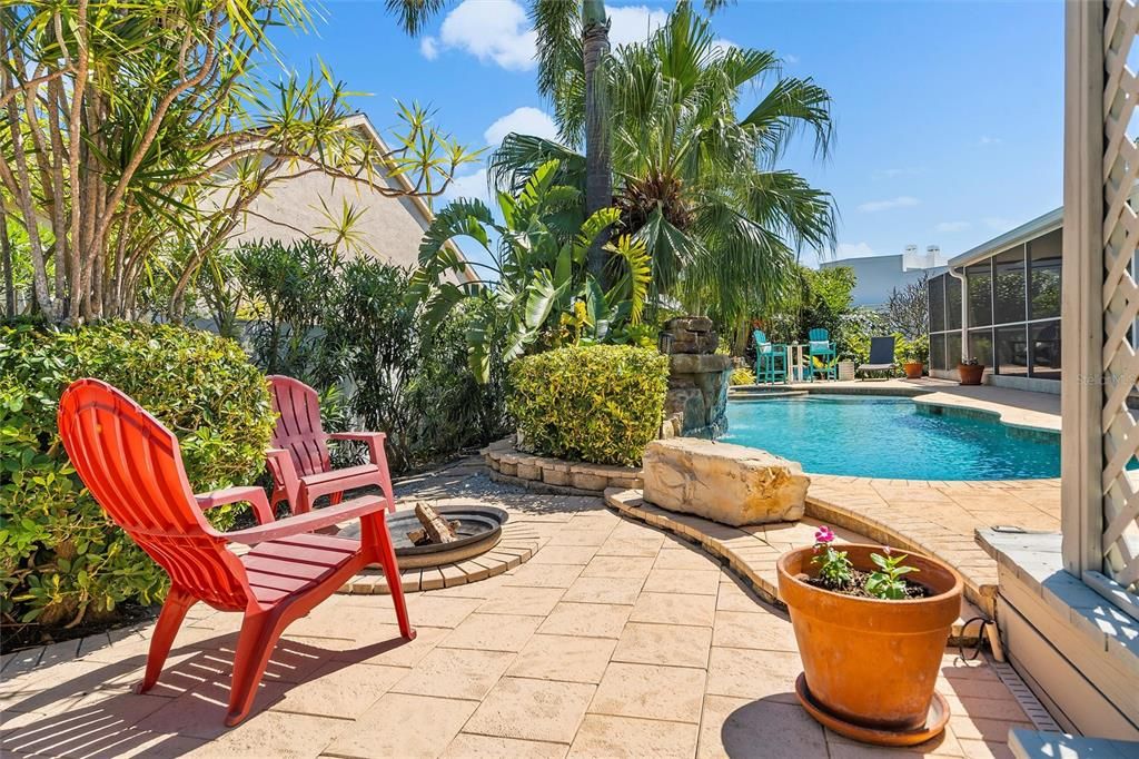 合同活跃: $995,000 (3 贝兹, 2 浴室, 2103 平方英尺)