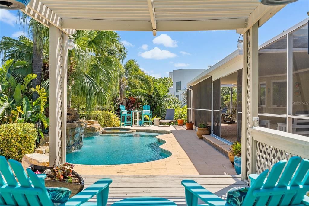 合同活跃: $995,000 (3 贝兹, 2 浴室, 2103 平方英尺)