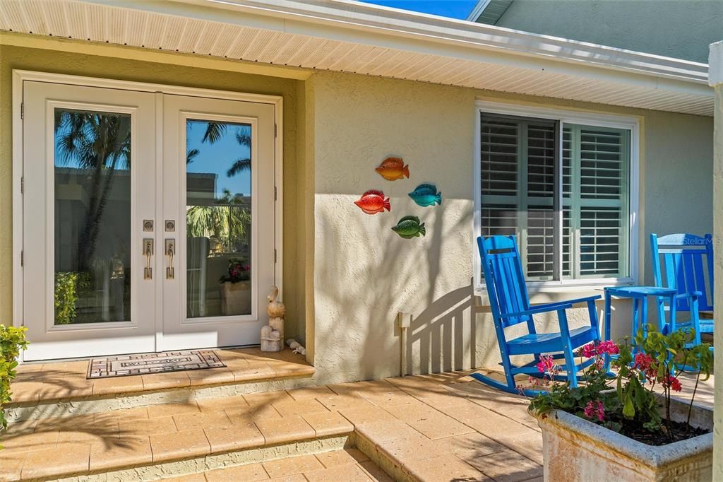 合同活跃: $995,000 (3 贝兹, 2 浴室, 2103 平方英尺)