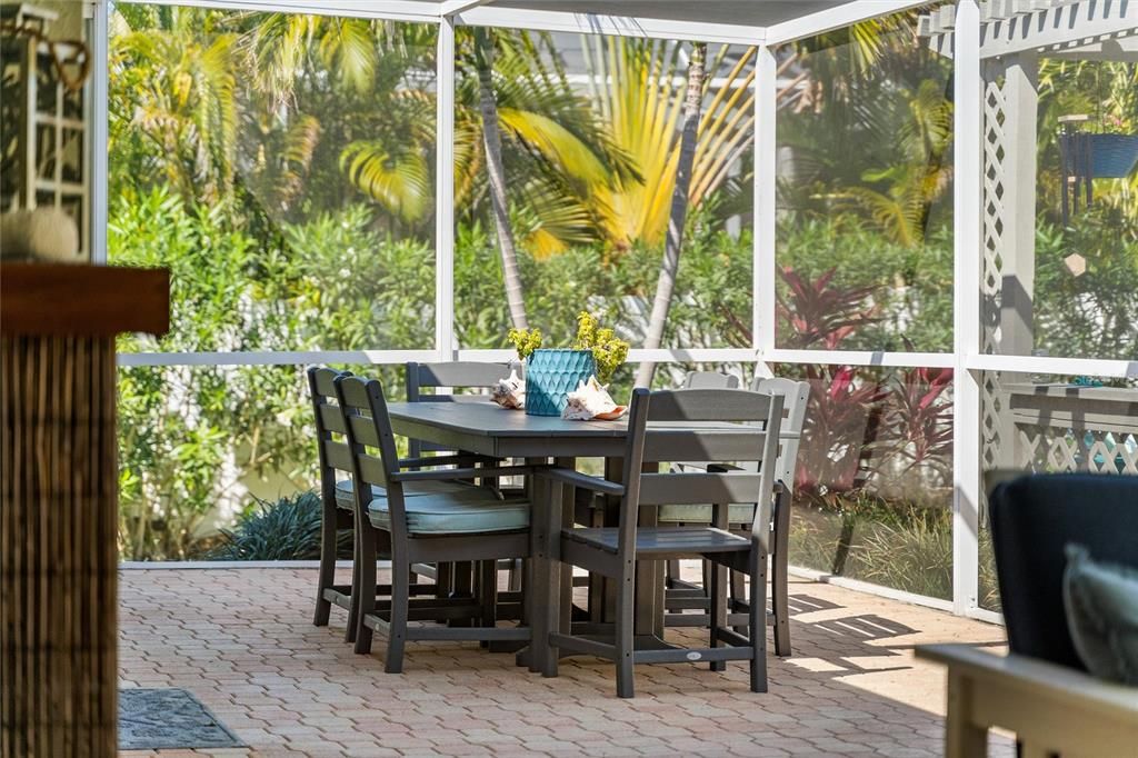 合同活跃: $995,000 (3 贝兹, 2 浴室, 2103 平方英尺)