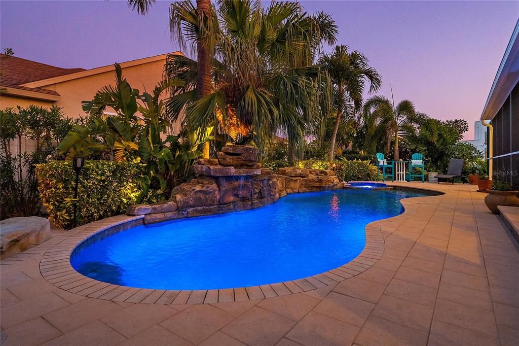 合同活跃: $995,000 (3 贝兹, 2 浴室, 2103 平方英尺)