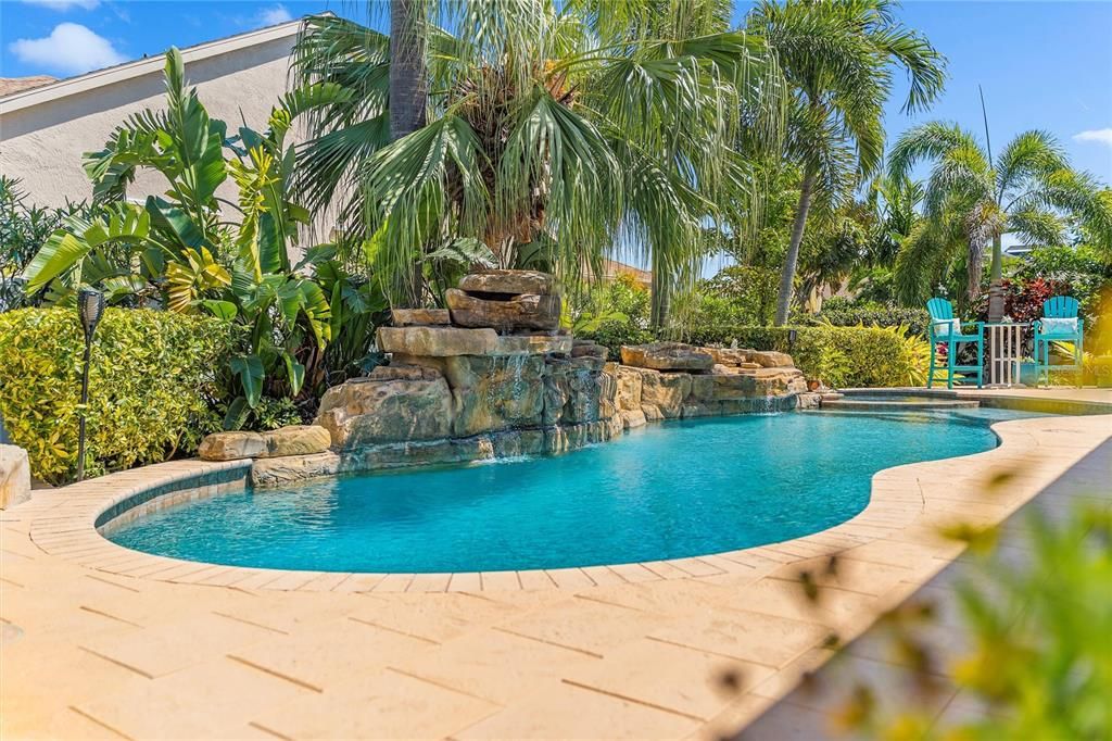 合同活跃: $995,000 (3 贝兹, 2 浴室, 2103 平方英尺)