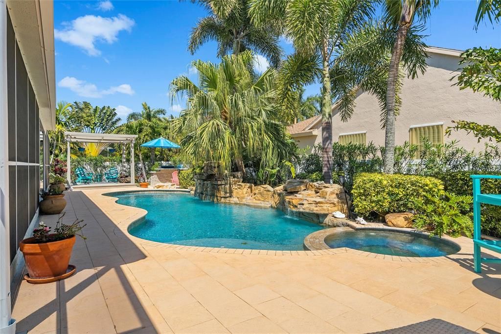 合同活跃: $995,000 (3 贝兹, 2 浴室, 2103 平方英尺)