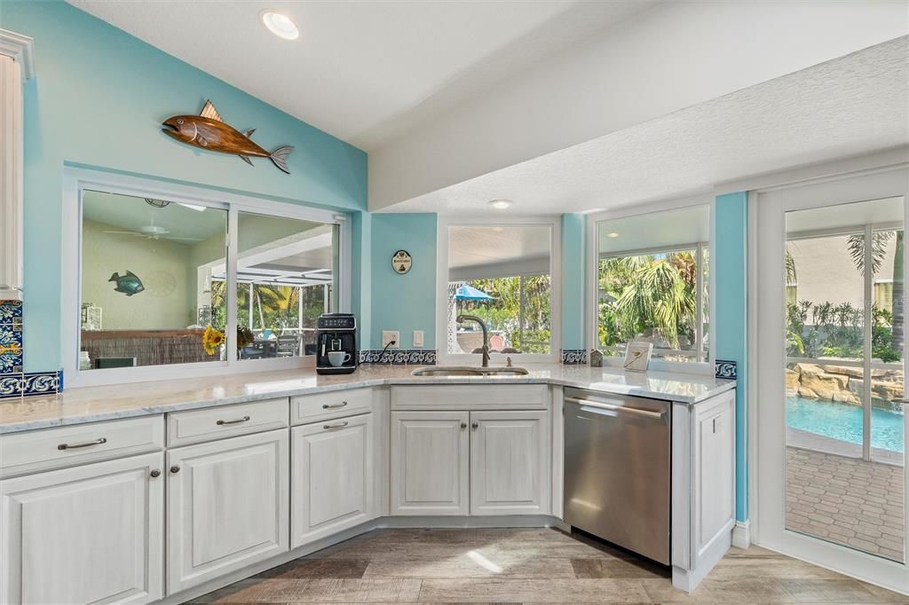 合同活跃: $995,000 (3 贝兹, 2 浴室, 2103 平方英尺)