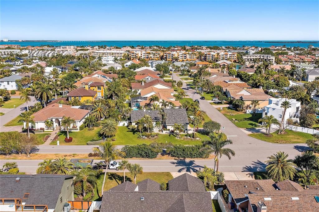 合同活跃: $995,000 (3 贝兹, 2 浴室, 2103 平方英尺)