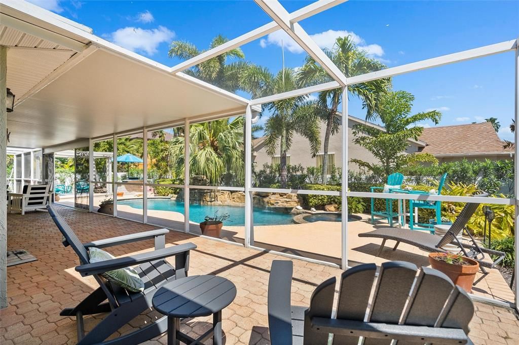 合同活跃: $995,000 (3 贝兹, 2 浴室, 2103 平方英尺)