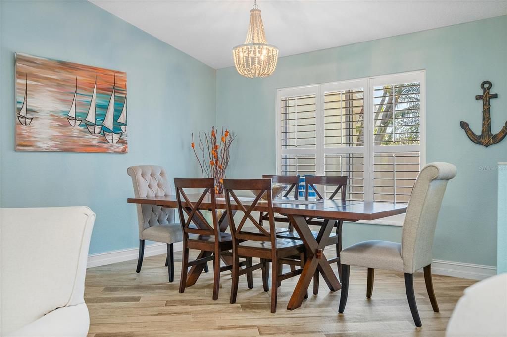 合同活跃: $995,000 (3 贝兹, 2 浴室, 2103 平方英尺)