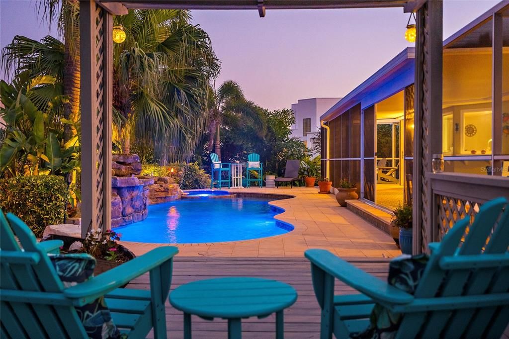 合同活跃: $995,000 (3 贝兹, 2 浴室, 2103 平方英尺)