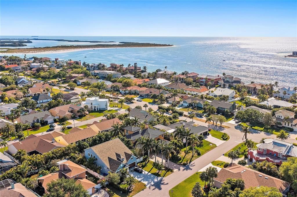 合同活跃: $995,000 (3 贝兹, 2 浴室, 2103 平方英尺)