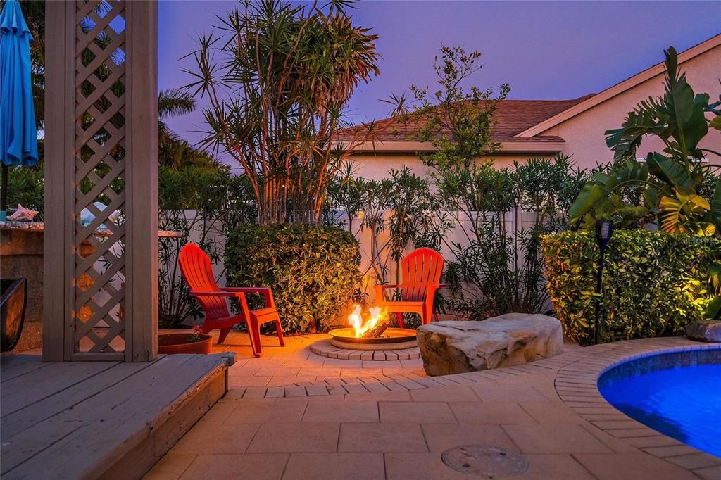 合同活跃: $995,000 (3 贝兹, 2 浴室, 2103 平方英尺)