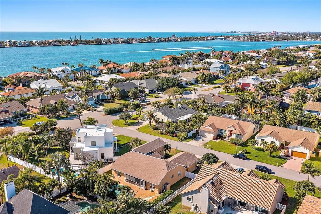 合同活跃: $995,000 (3 贝兹, 2 浴室, 2103 平方英尺)