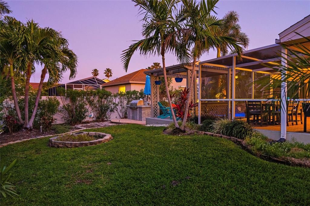 合同活跃: $995,000 (3 贝兹, 2 浴室, 2103 平方英尺)