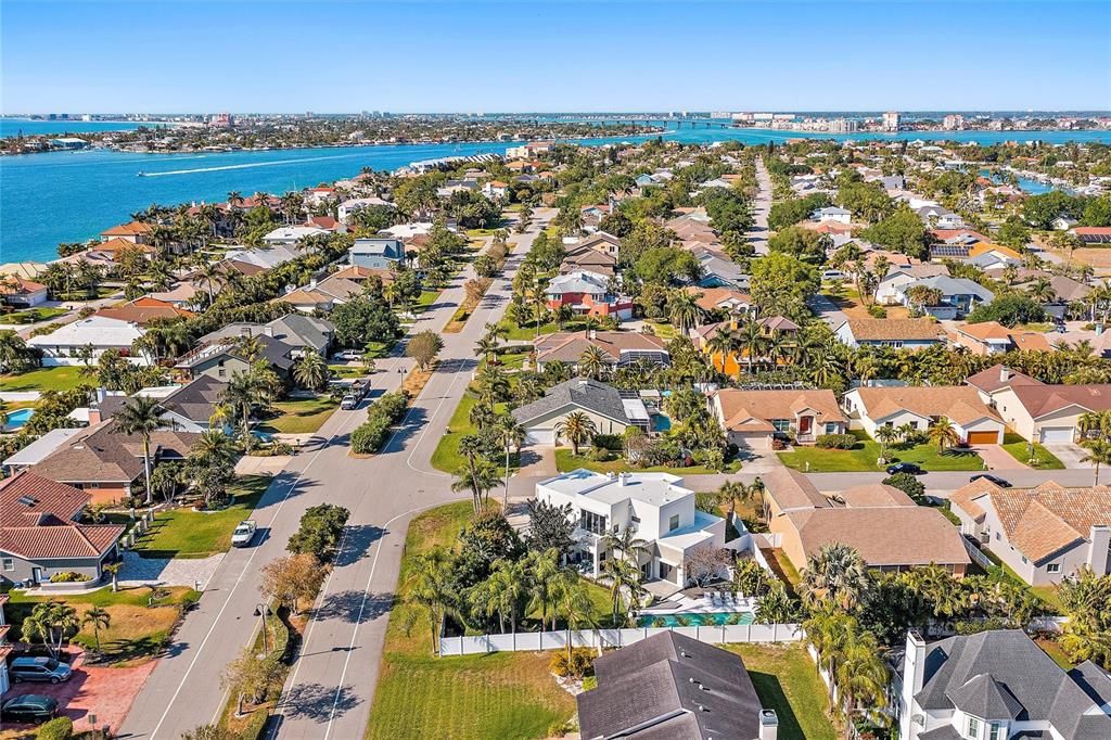 合同活跃: $995,000 (3 贝兹, 2 浴室, 2103 平方英尺)