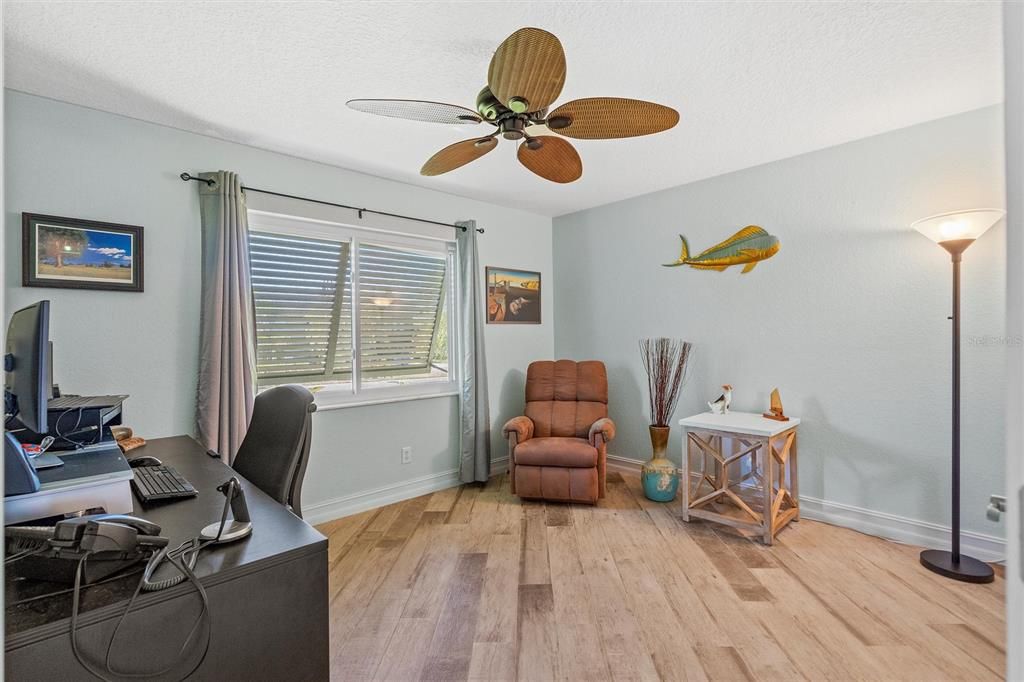 合同活跃: $995,000 (3 贝兹, 2 浴室, 2103 平方英尺)