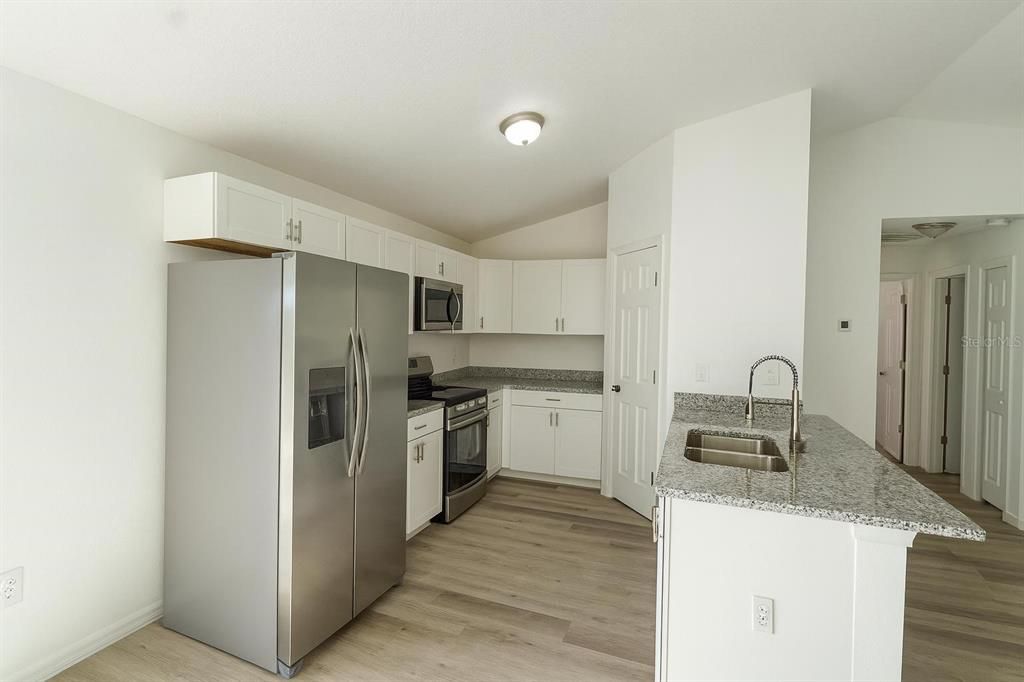 Active With Contract: $230,000 (3 beds, 2 baths, 1173 Square Feet)