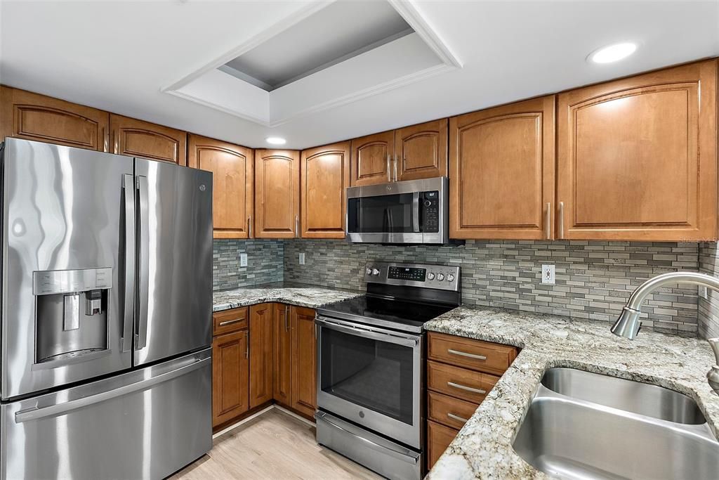 На продажу: $550,000 (3 спален, 3 ванн, 1585 Квадратных фут)