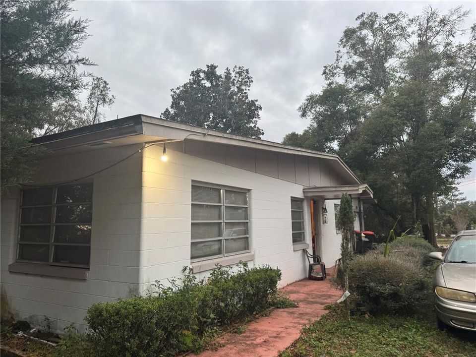 最近售出: $65,000 (2 贝兹, 1 浴室, 957 平方英尺)